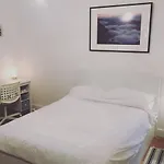 Cosy Modern 1 Bedroom Flat Moments From Riverside