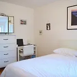 Cosy Modern 1 Bedroom Flat Moments From Riverside