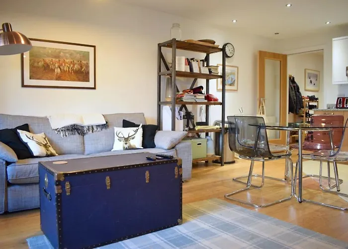 Cosy Modern 1 Bedroom Flat Moments From Riverside