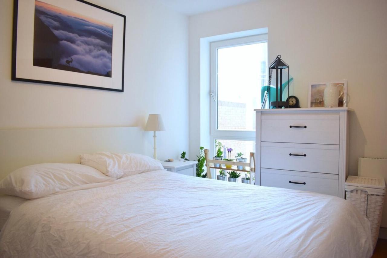 Cosy Modern 1 Bedroom Flat Moments From Riverside