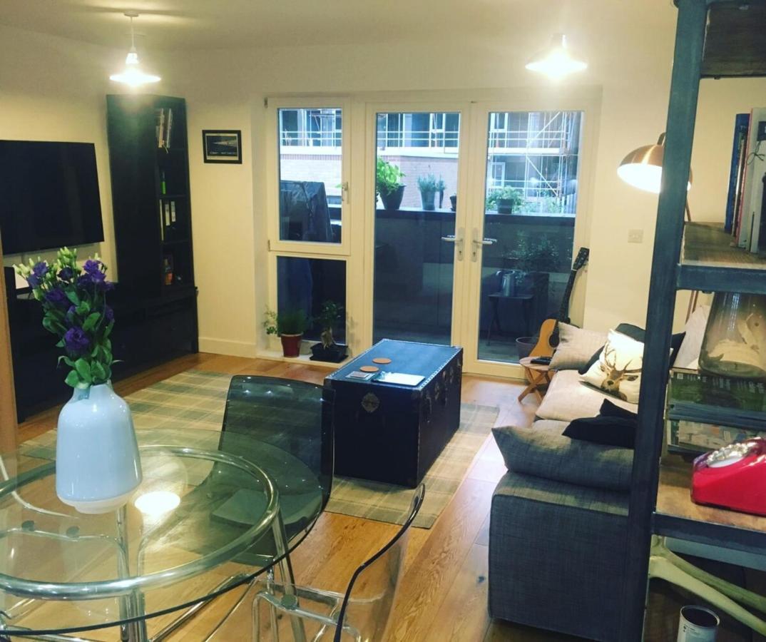 Cosy Modern 1 Bedroom Flat Moments From Riverside * London