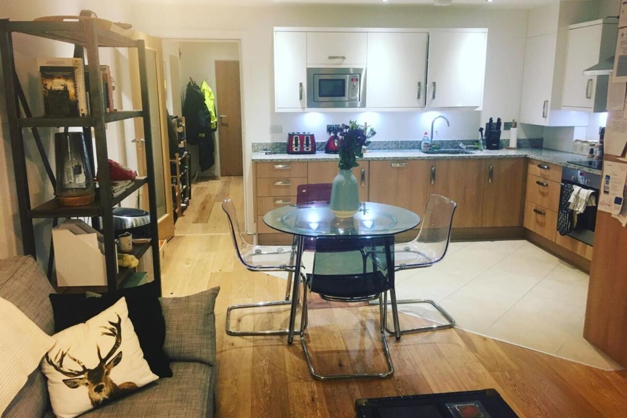Apartment Cosy Modern 1 Bedroom Flat Moments From Riverside London