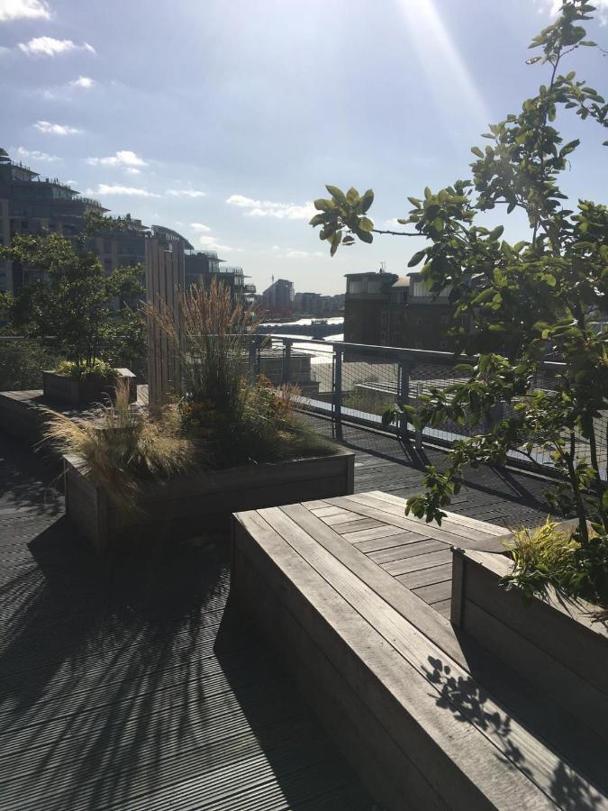 Cosy Modern 1 Bedroom Flat Moments From Riverside Apartment London